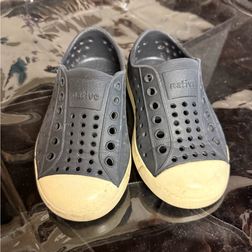 Native Kids Sneakers in Dark Gray and Off-White